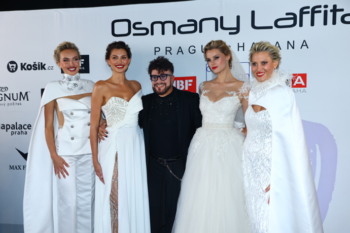 FOTO: Michaela Tomanová na přehlídce Osmanyho Laffity. – stránka 4