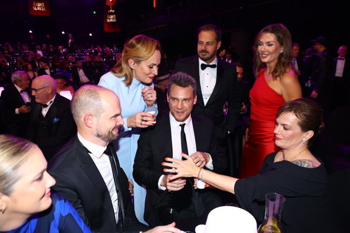 FOTO: U stolu Vojty Dyka je živo. – stránka 3