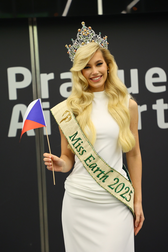 FOTO: Natálie Puškinová je zpátky v Česku. – stránka 4