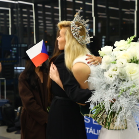  Natálie Puškinová při vítání s Taťánou Makarenko.