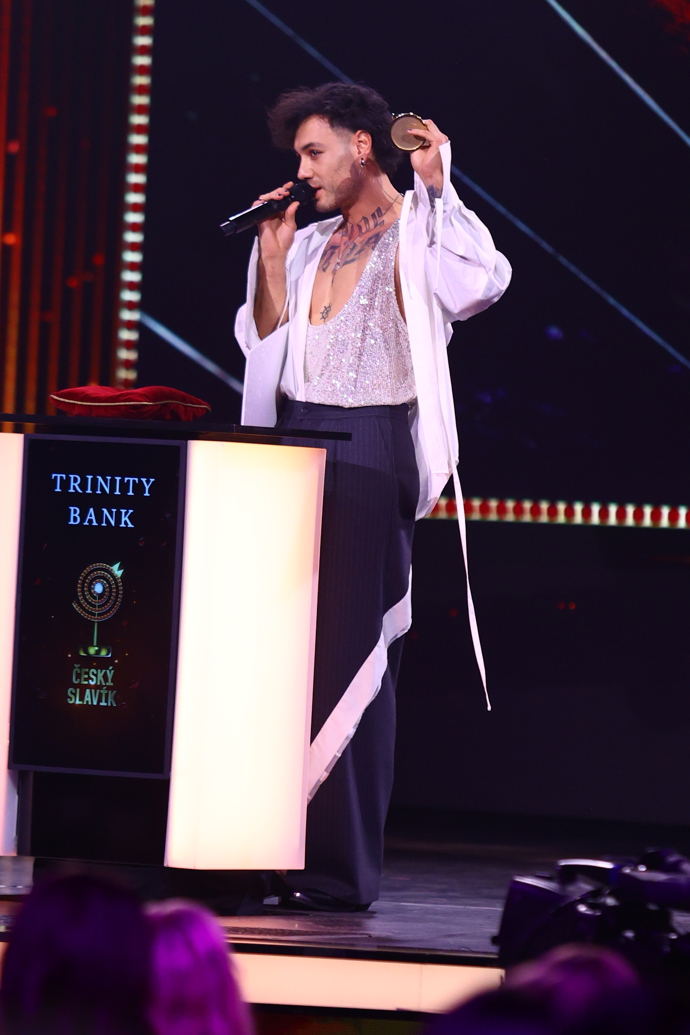 FOTO: Renne Dang dal výhru na charitu. – stránka 5