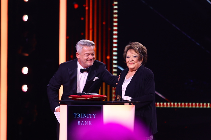 FOTO: Jiřina Bohdalová předávala cenu. – stránka 1