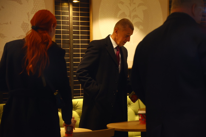 FOTO: Andrej Babiš a marketingová expertka hnutí ANO Aneta Zicklerová na Národní třídě. – stránka 25