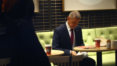 FOTO: Andrej Babiš a marketingová expertka hnutí ANO Aneta Zicklerová na Národní třídě.