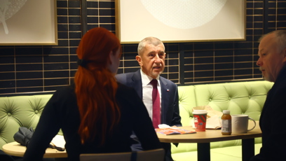 FOTO: Andrej Babiš a marketingová expertka hnutí ANO Aneta Zicklerová na Národní třídě.