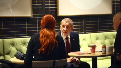 FOTO: Andrej Babiš a marketingová expertka hnutí ANO Aneta Zicklerová na Národní třídě.