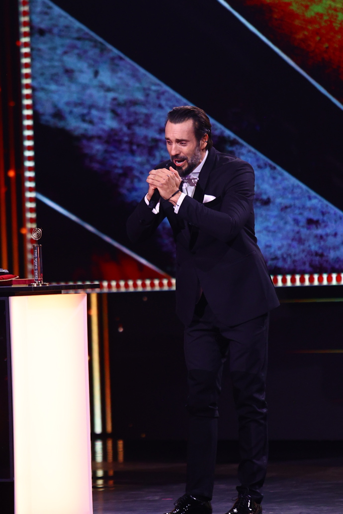 FOTO: Václav Noid Bárta během slavíků zazpíval se svou kapelou. – stránka 89