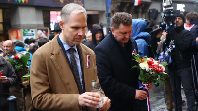 FOTO: Položení věnců a květin na Národní třídě.
