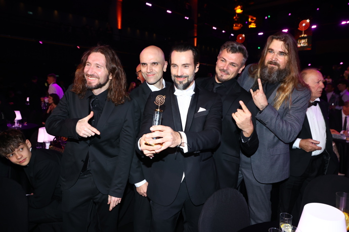 FOTO: Václav Noid Bárta se svou kapelou. – stránka 54