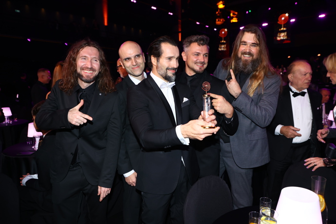 FOTO: Václav Noid Bárta se svou kapelou. – stránka 55