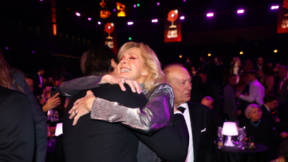 FOTO: Helena Vondráčková se radovala z úspěchu Václava Noida Bárty.