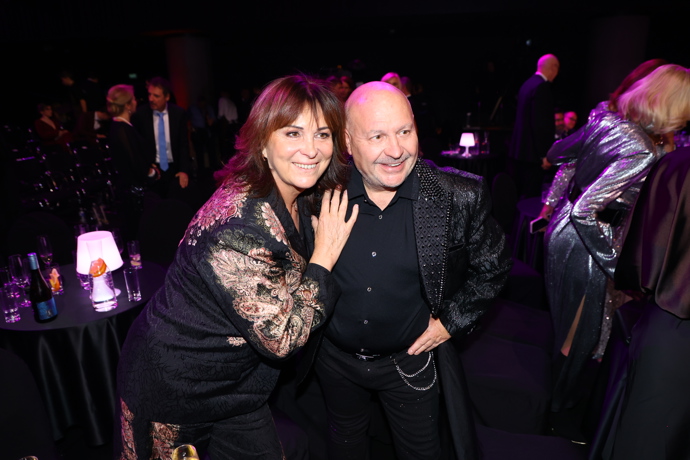 FOTO: Michal David po boku své ženy. – stránka 1