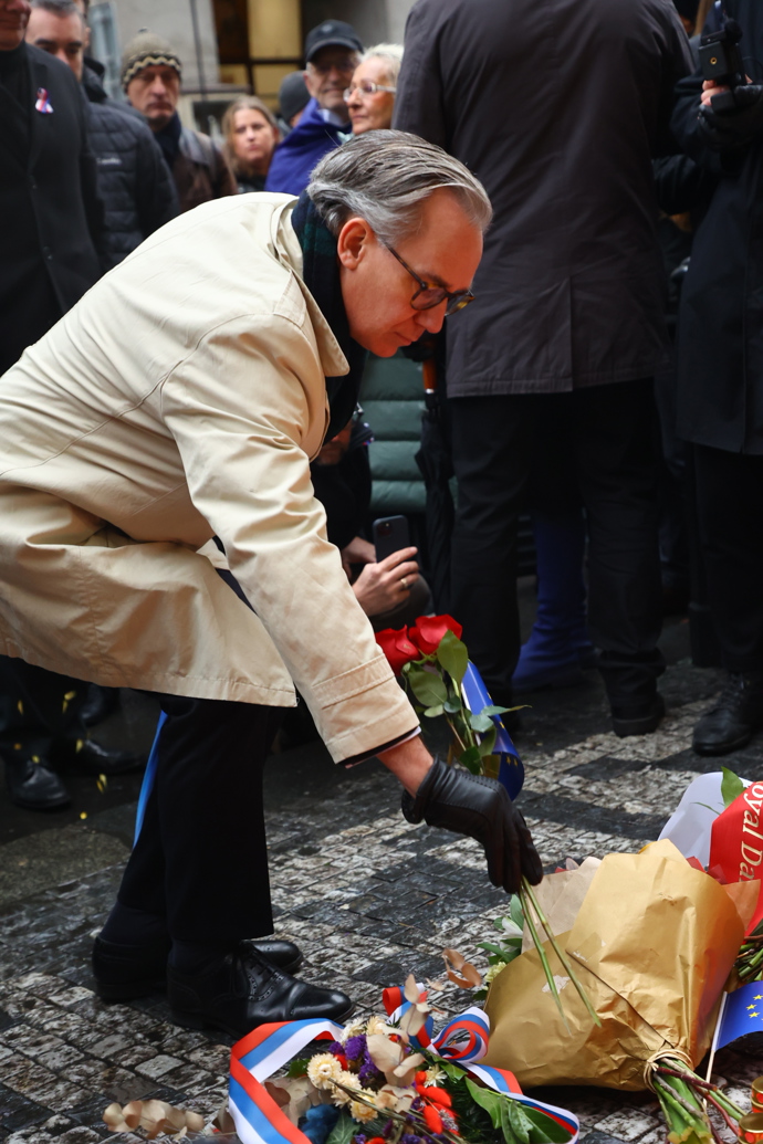 FOTO: Politici na Národní třídě při příležitosti Dne boje za svobodu a demokracii. – stránka 23