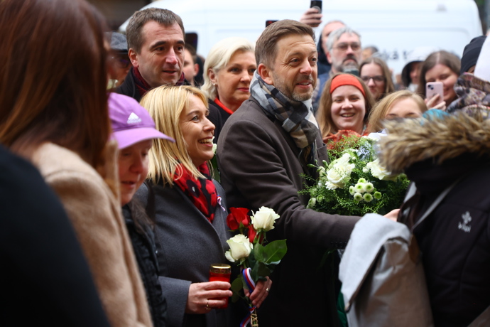 FOTO: Politici na Národní třídě při příležitosti Dne boje za svobodu a demokracii. – stránka 31