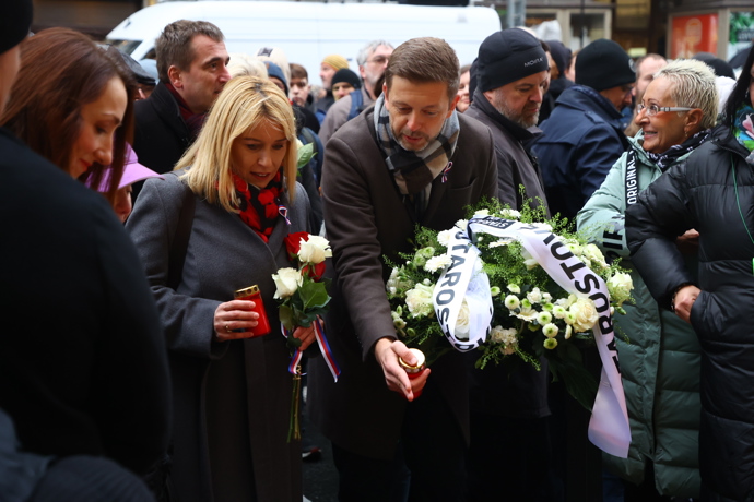 FOTO: Politici na Národní třídě při příležitosti Dne boje za svobodu a demokracii. – stránka 30