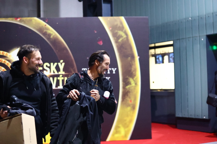 FOTO: Vašek odcházel s dobrou náladou. – stránka 159