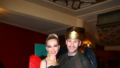 FOTO: Sámer Issa s partnerkou.