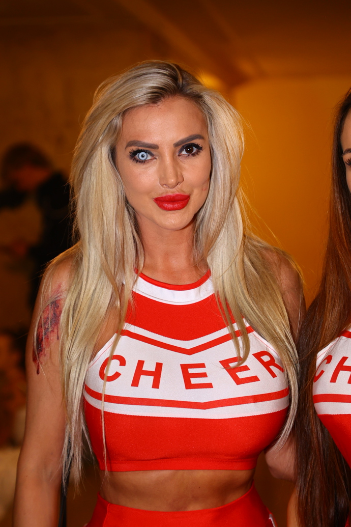 FOTO: Denise Ayverdi alias Bobina. – stránka 24