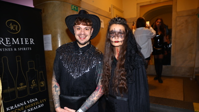 FOTO: Lucas s kamarádkou.