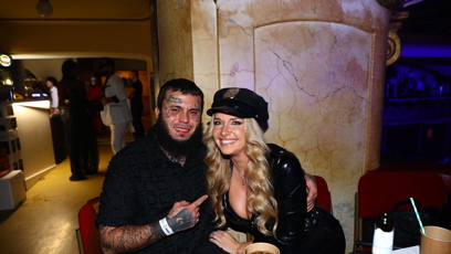 FOTO: Leo Beránek si užíval pozornost slečny.