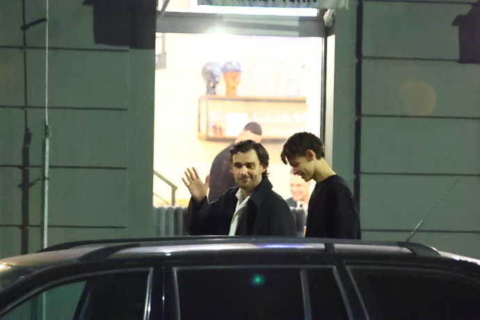 FOTO: Leoš Mareš na odchodu se synem. – stránka 152