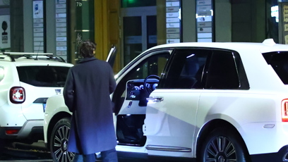 FOTO: Leoš Mareš odjíždí z afterparty.