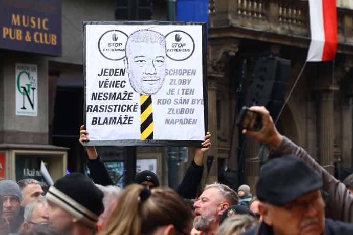 FOTO: Veřejnost na Národní třídě během oslav 17. listopadu. – stránka 12