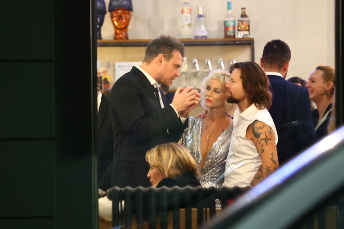 FOTO: Vojta Dyk na afterparty. – stránka 21