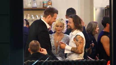 FOTO: Vojta Dyk se bavil s přáteli.