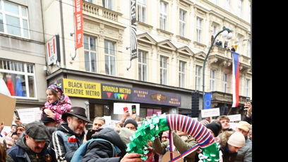 FOTO: Veřejnost na Národní třídě během oslav 17. listopadu.