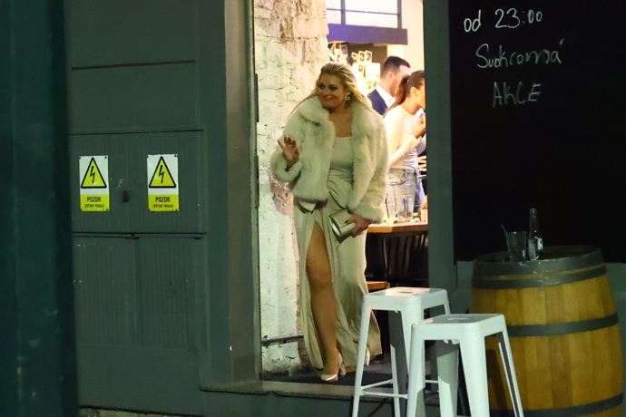 FOTO: Lucie Borhyová na odchodu. – stránka 8