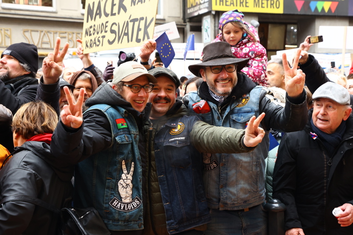 FOTO: Veřejnost na Národní třídě během oslav 17. listopadu. – stránka 11