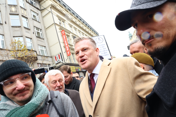 FOTO: Na Filipa Turka lidé řvali, že je fašista. – stránka 11