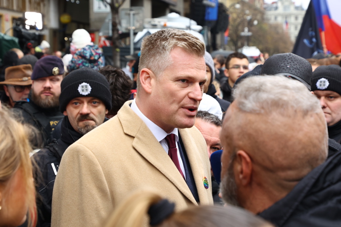 FOTO: Filip Turek byl na Národní třídě v obležení davu. – stránka 8