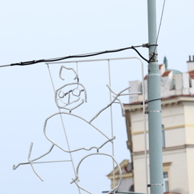 Vánoční světla v Praze 3 navrhly děti z tamních mateřských škol.