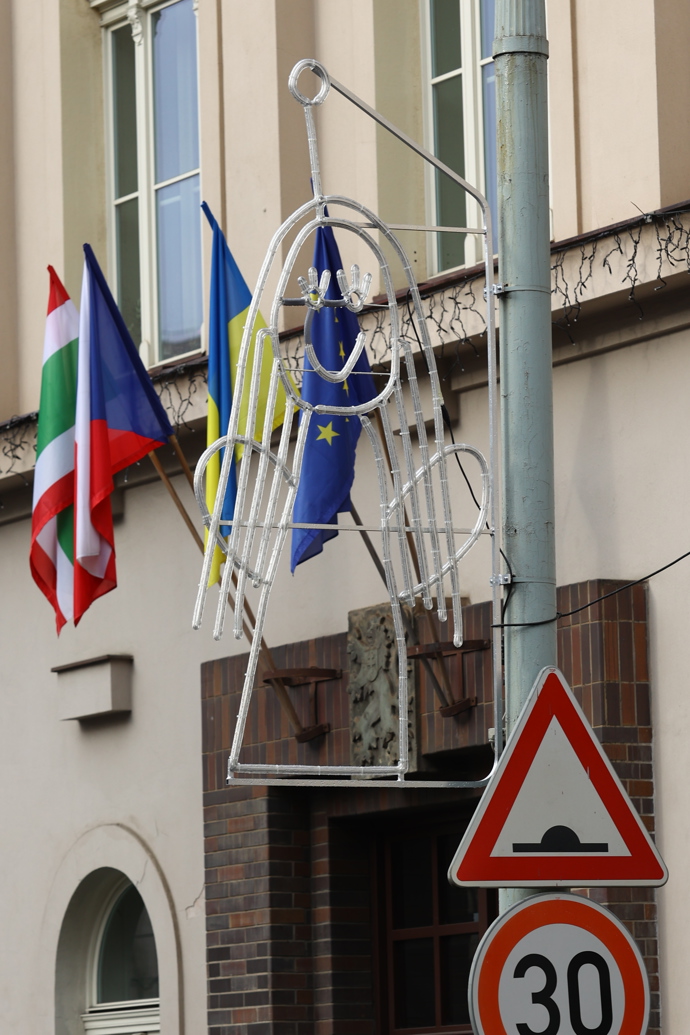 FOTO: Vánoční světla na Praze 3 navrhly děti  z tamních mateřských škol. – stránka 4