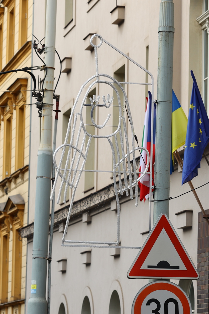 FOTO: Vánoční světla na Praze 3 navrhly děti  z tamních mateřských škol. – stránka 3