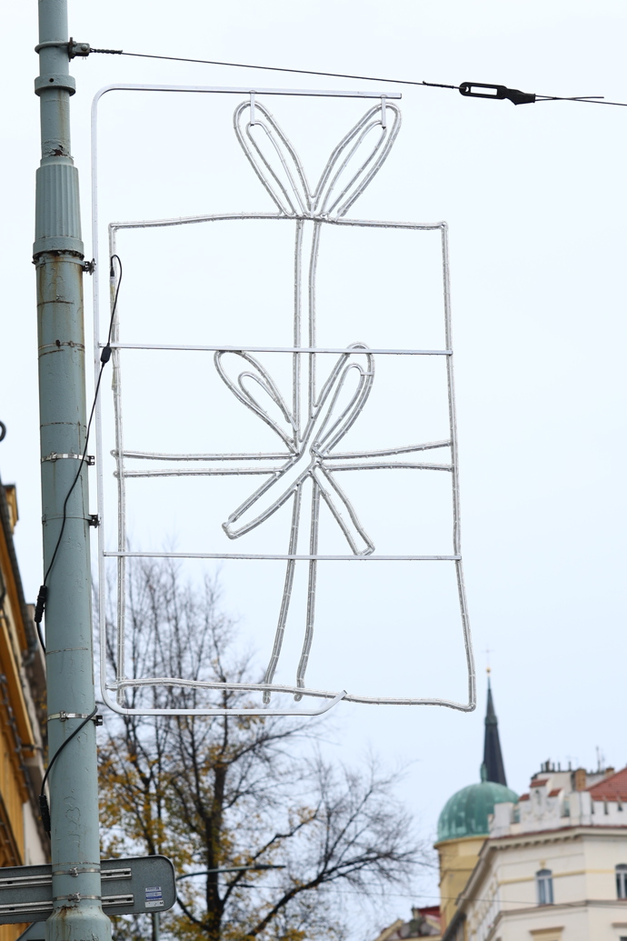 FOTO: Vánoční světla na Praze 3 navrhly děti  z tamních mateřských škol. – stránka 2