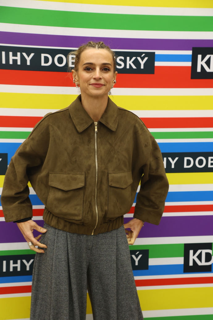 FOTO: Ivana Jirešová na sobě maká. – stránka 84