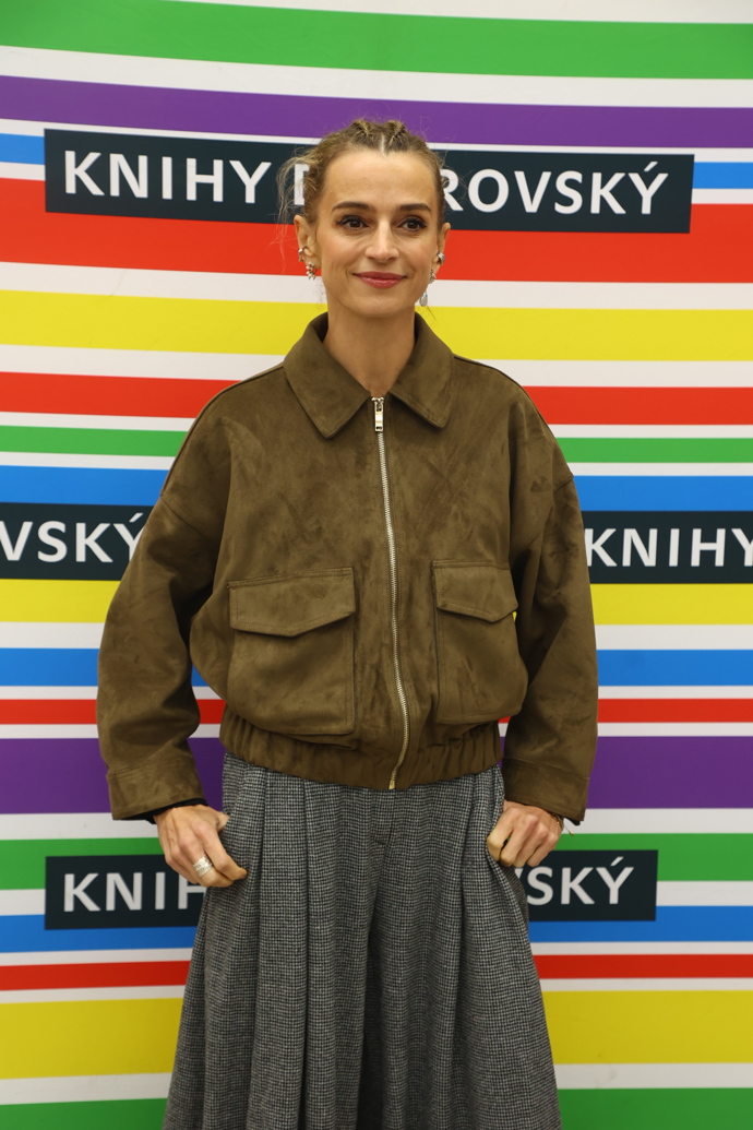 FOTO: Herečka Ivana Jirešová. – stránka 43