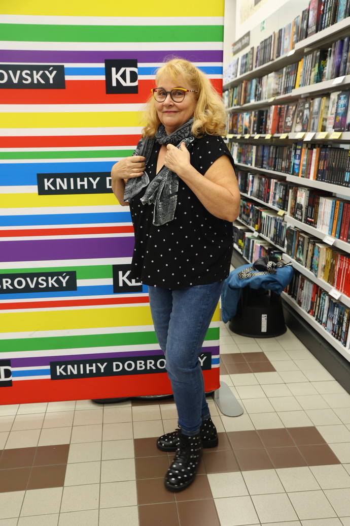 FOTO: Herečka Veronika Gajerová. – stránka 82