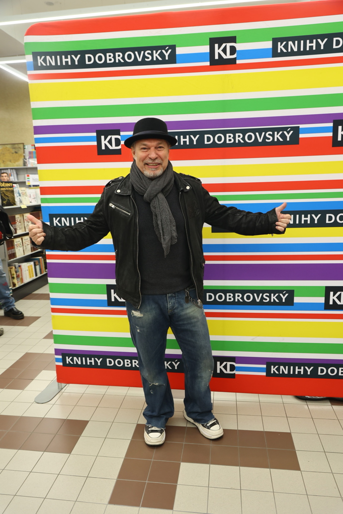 FOTO: Petr Kolář s úsměvem od ucha k uchu. – stránka 72