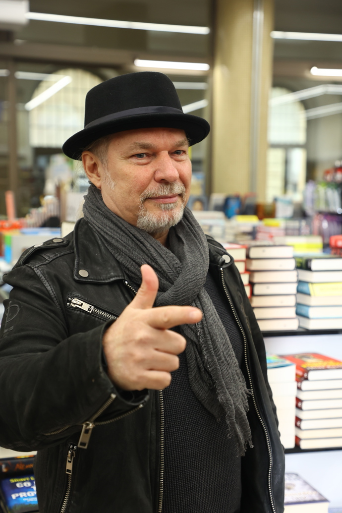 FOTO: Petr Kolář je showman. – stránka 68