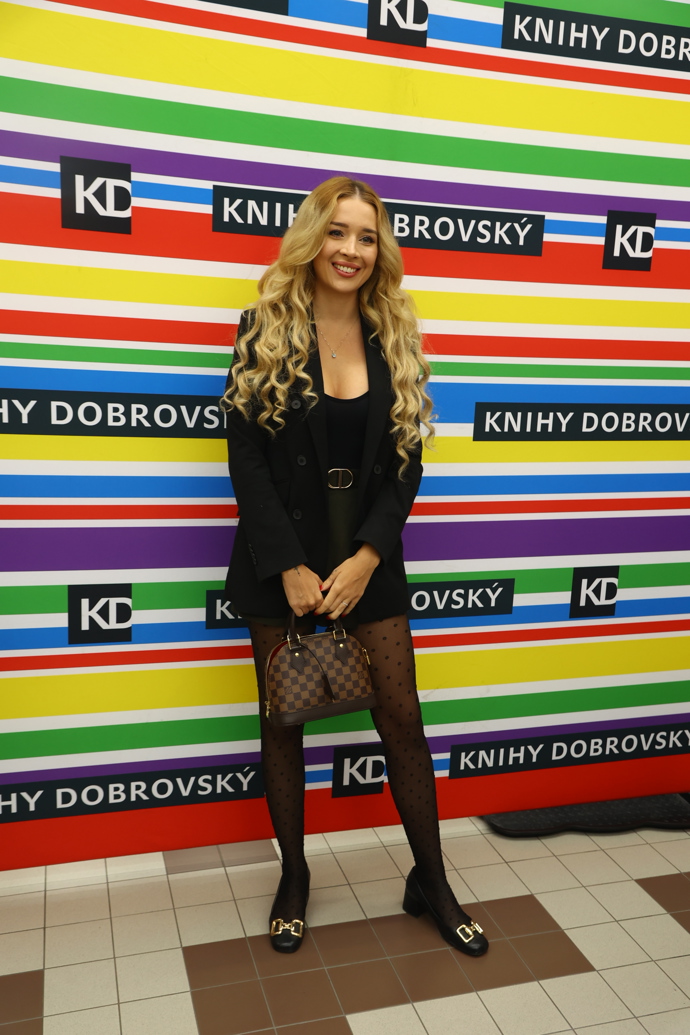 FOTO: Krásná Nicole Šáchová. – stránka 6