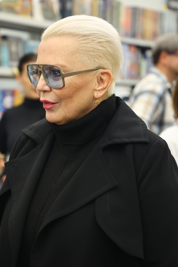 FOTO: Kateřina Kornová byla celá v černé. – stránka 16