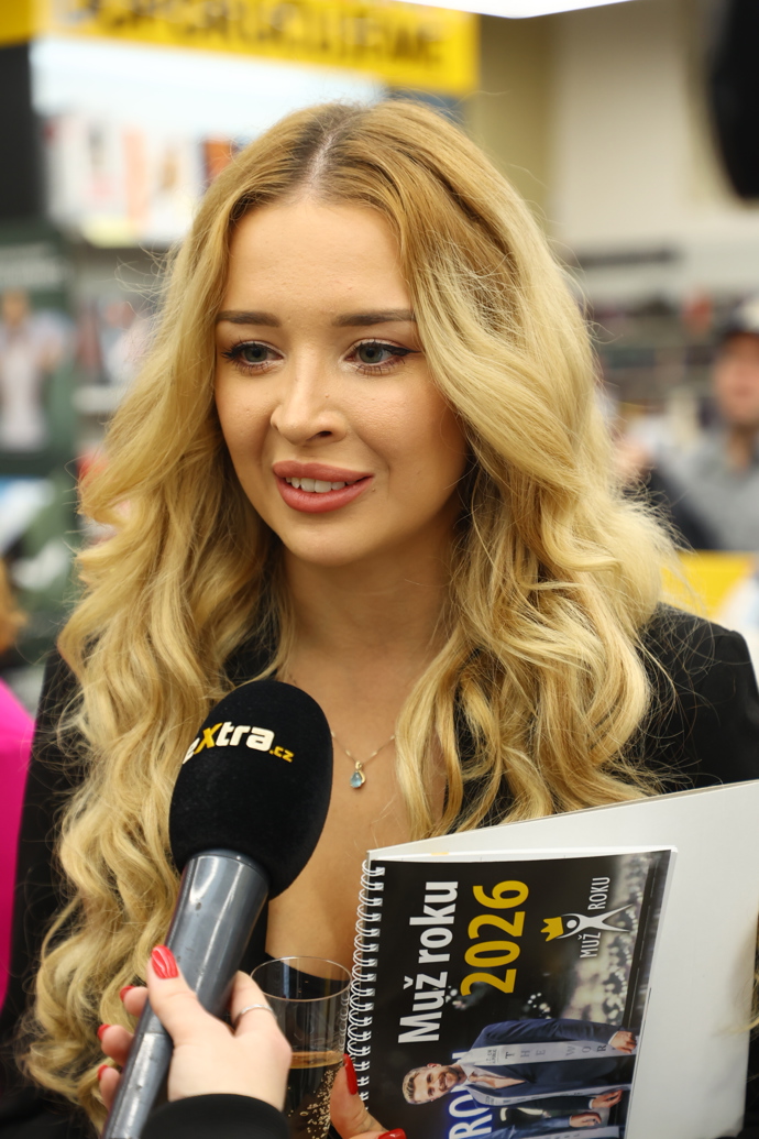 FOTO: Nicole Šáchová během rozhovoru pro eXtra.cz. – stránka 14