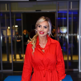 Denise Ayverdi na premiéře filmu Na horách.