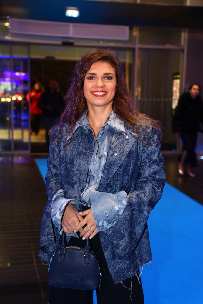 FOTO: Denisa Pfauserová dorazila na premiéru Na horách. – stránka 9