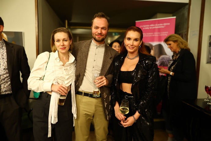 FOTO: Herečka Denisa Nesvačilová měla dobrou náladu. – stránka 3