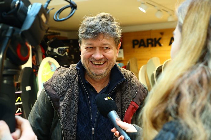 FOTO: Karel Janák promluvil pro eXtra.cz o natáčení Snowboarďáků. – stránka 1